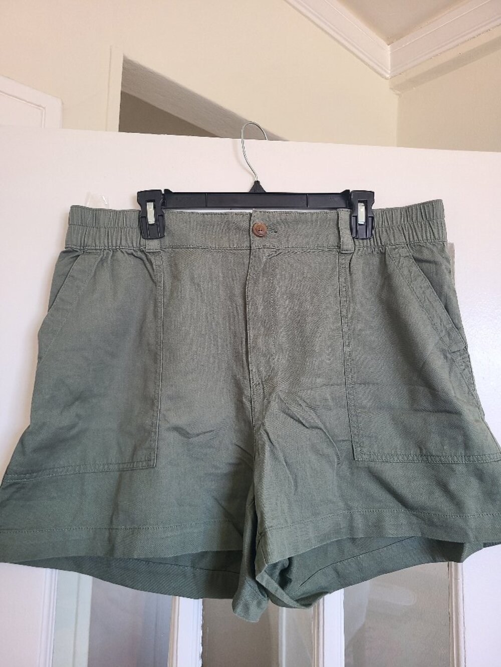 Worn once Gap Utilty High Rise Shorts, super comfy, Olive green